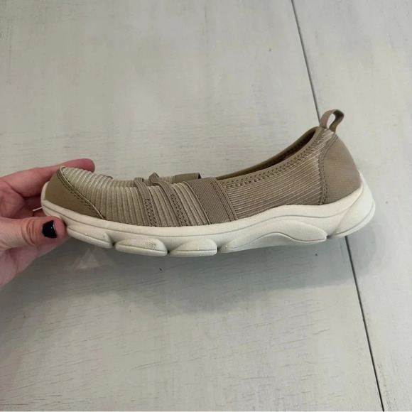 Easy Spirit 360 Women’s Tan Fabric Striped Slip On Casual Shoe Size 7 Wide GUC - Picture 7 of 9